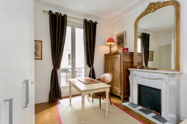Charming Bedroom Parijs